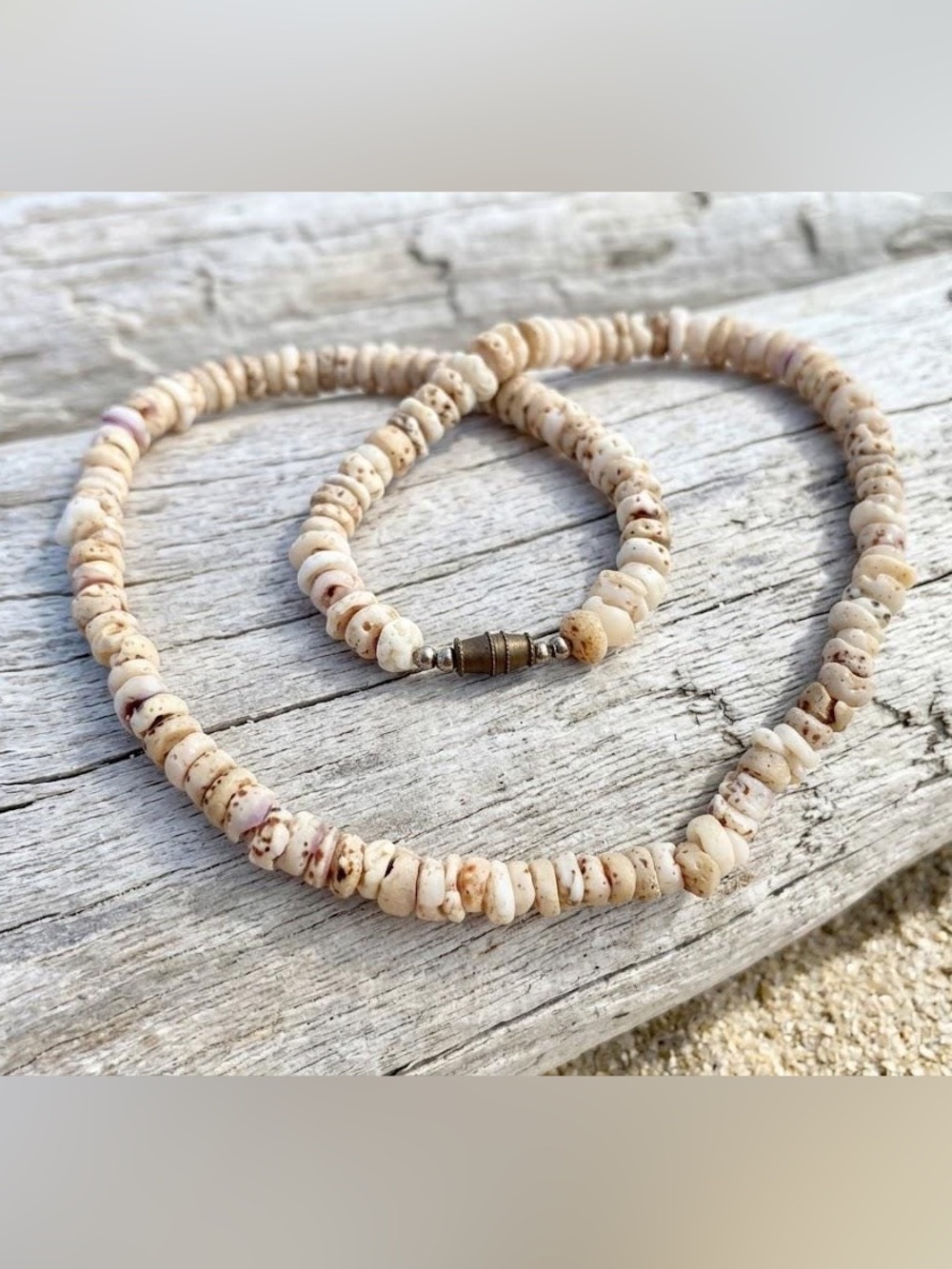 Vintage 1970s Natural Puka Shell Necklace Choker 17”